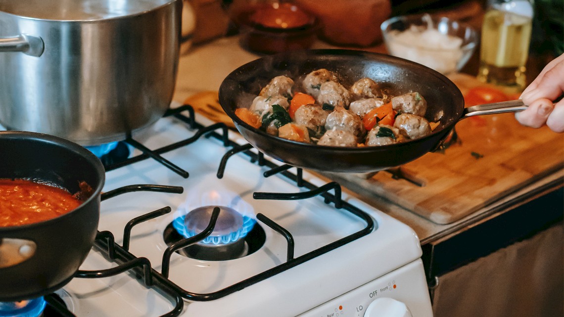 Pikaballetjes in tomatensaus